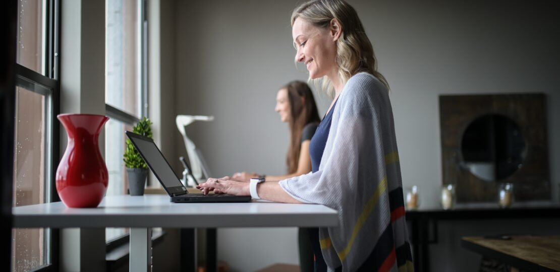 thestandingdesk-qFyUmsp2YTc-unsplash